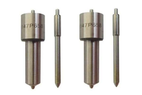 DLLA147P658 04231556 Fuel Injector Nozzle fit ?Deutz 912 913 /Fendt FARMER 2Pcs